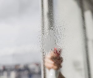 window cleaning spray for removing paint